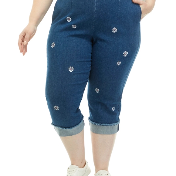 Alfred Dunner Lazy Daisy Embroidered Pull-On Denim Capri Pant Medium Indigo NEW - Picture 2 of 10